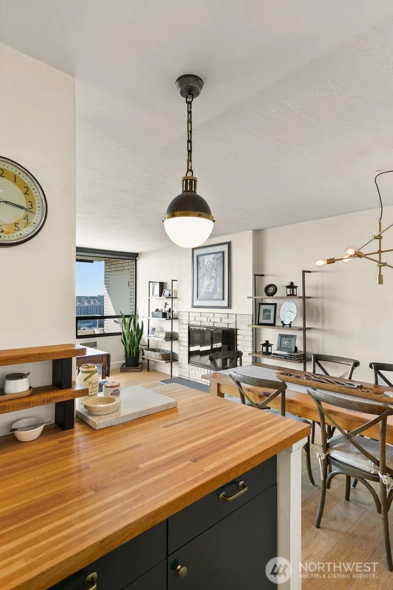 521 5th Avenue W #1003, Seattle, WA 98119