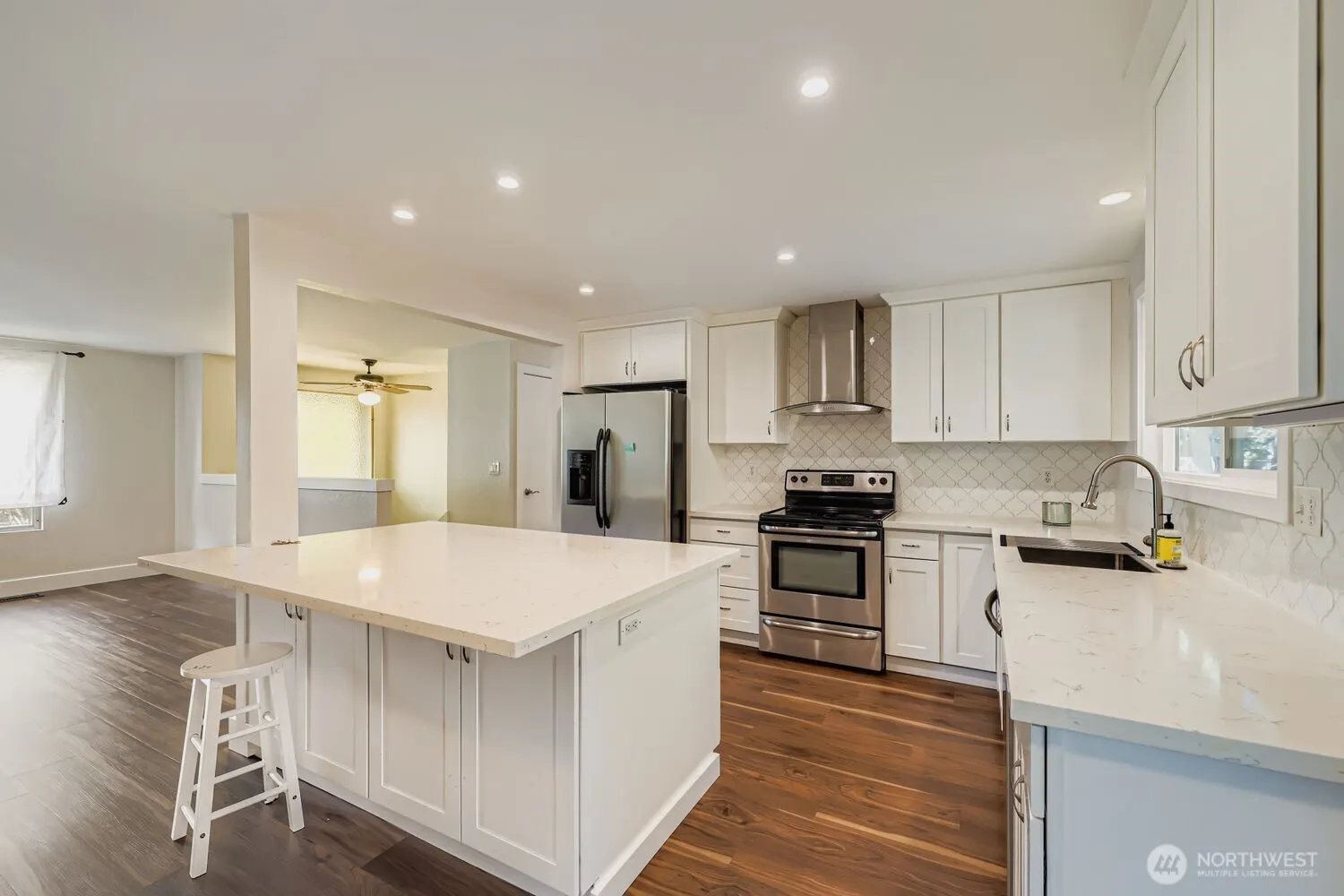 17427 Valley Circle Dr , Bothell, WA 98012
