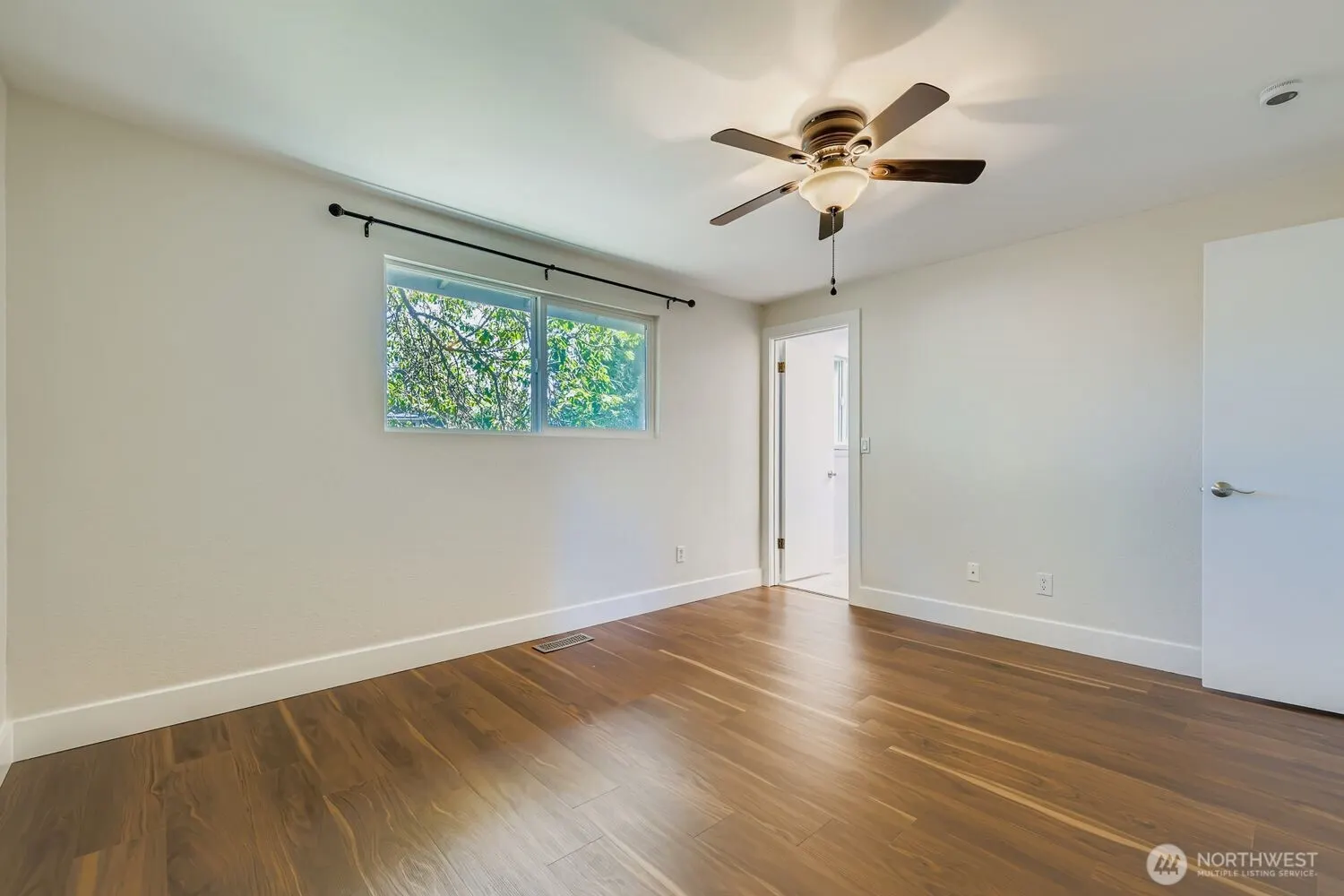 17427 Valley Circle Dr , Bothell, WA 98012