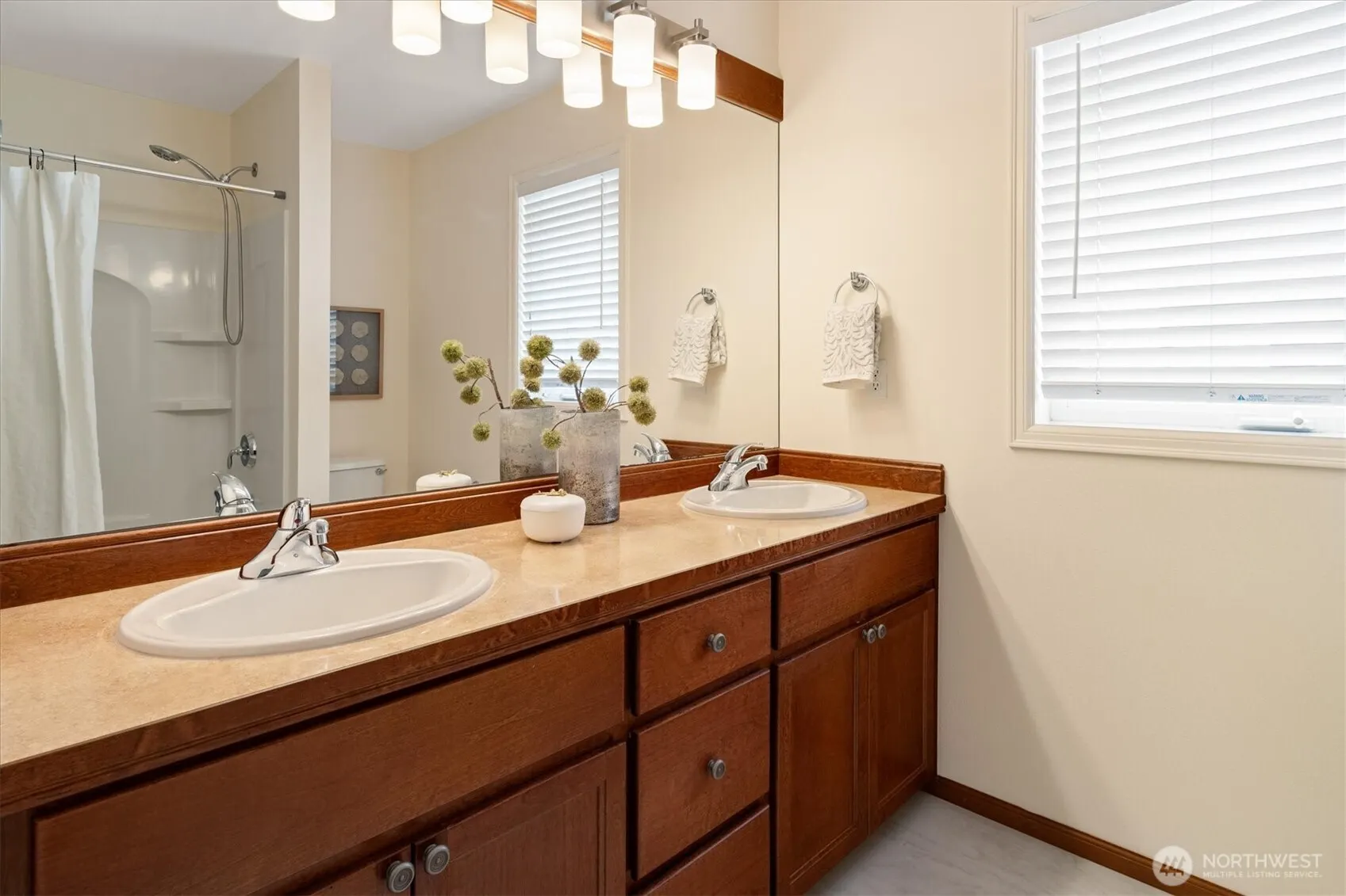 1206 S 36th Place , Renton, WA 98055-5586