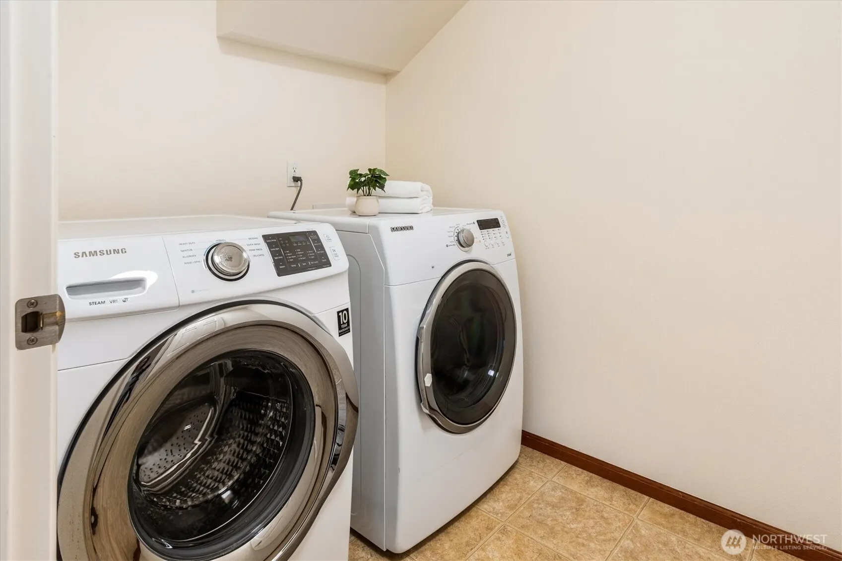 1206 S 36th Place , Renton, WA 98055-5586