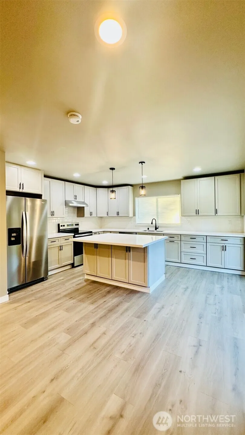 9513 Fremont Avenue N, Seattle, WA 98103