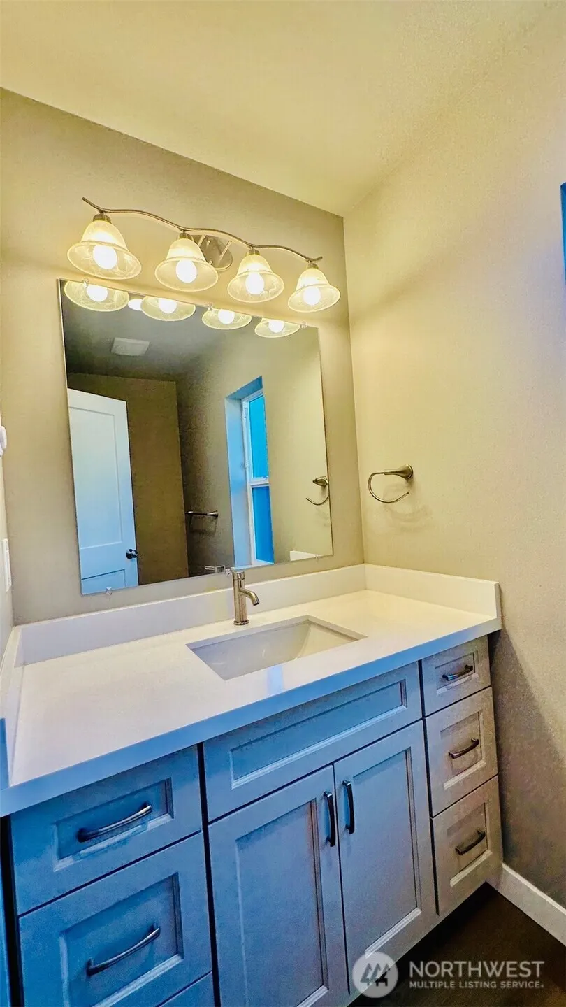 9513 Fremont Avenue N, Seattle, WA 98103