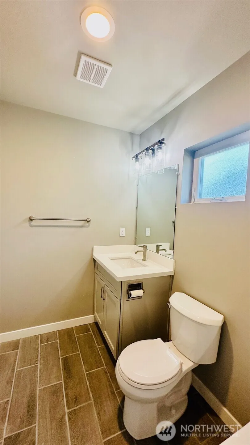 9513 Fremont Avenue N, Seattle, WA 98103