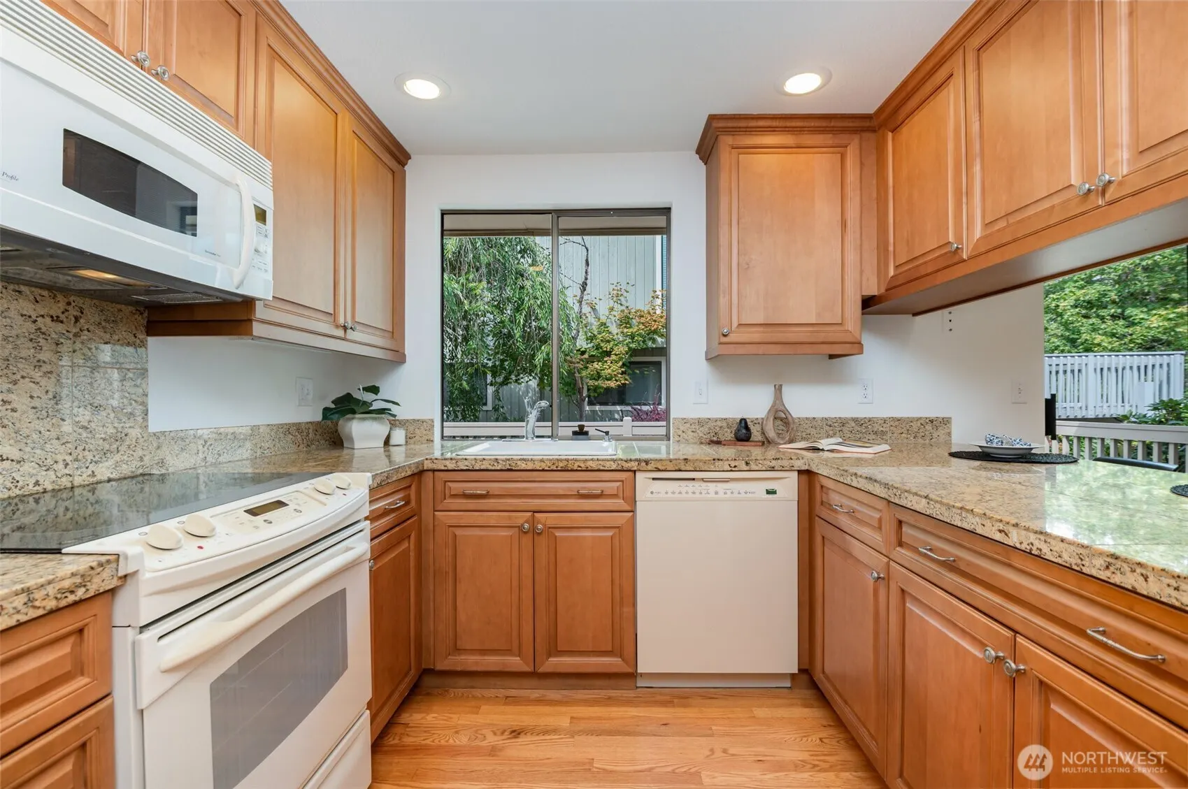 6555 159th Avenue NE, Redmond, WA 98052