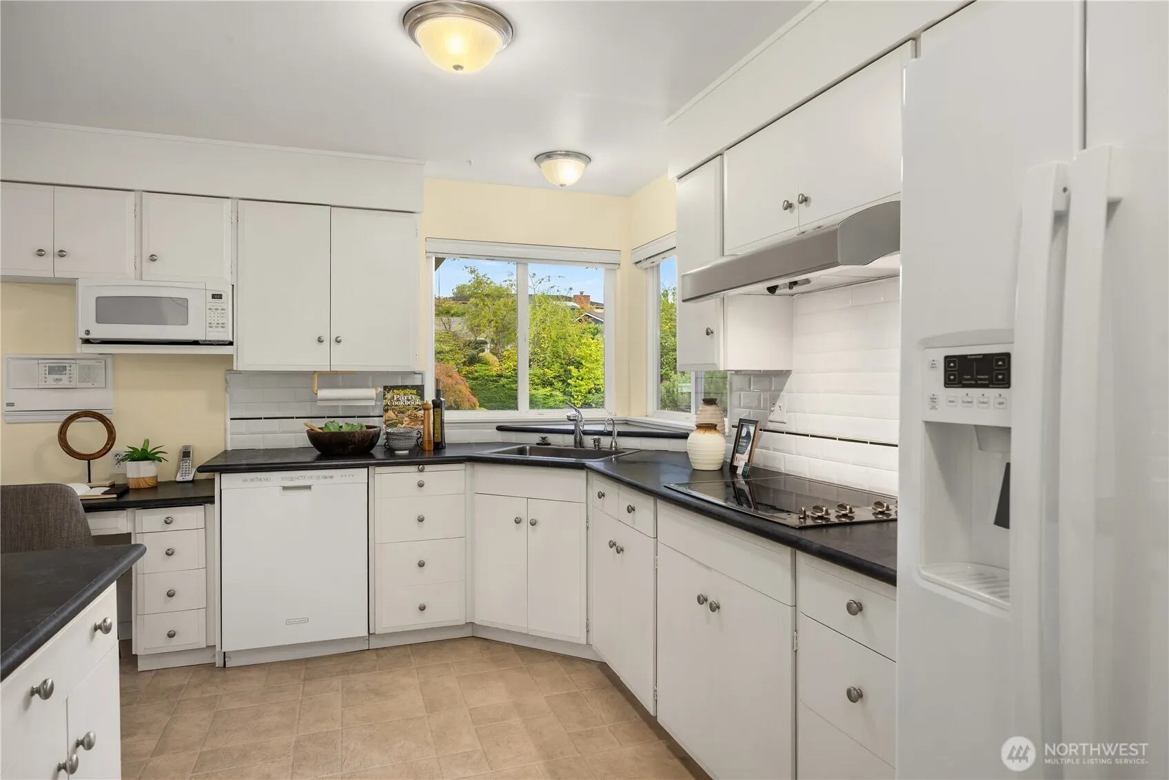 1627 121st Avenue SE, Bellevue, WA 98005