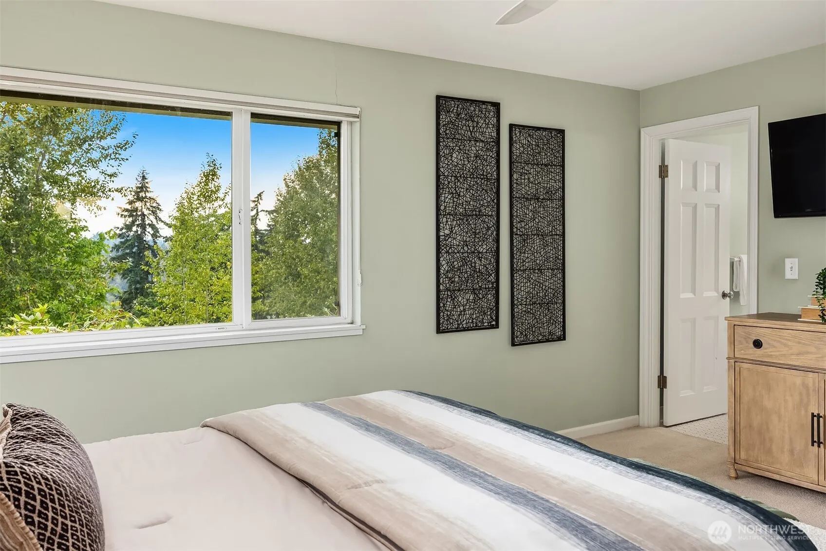 1627 121st Avenue SE, Bellevue, WA 98005