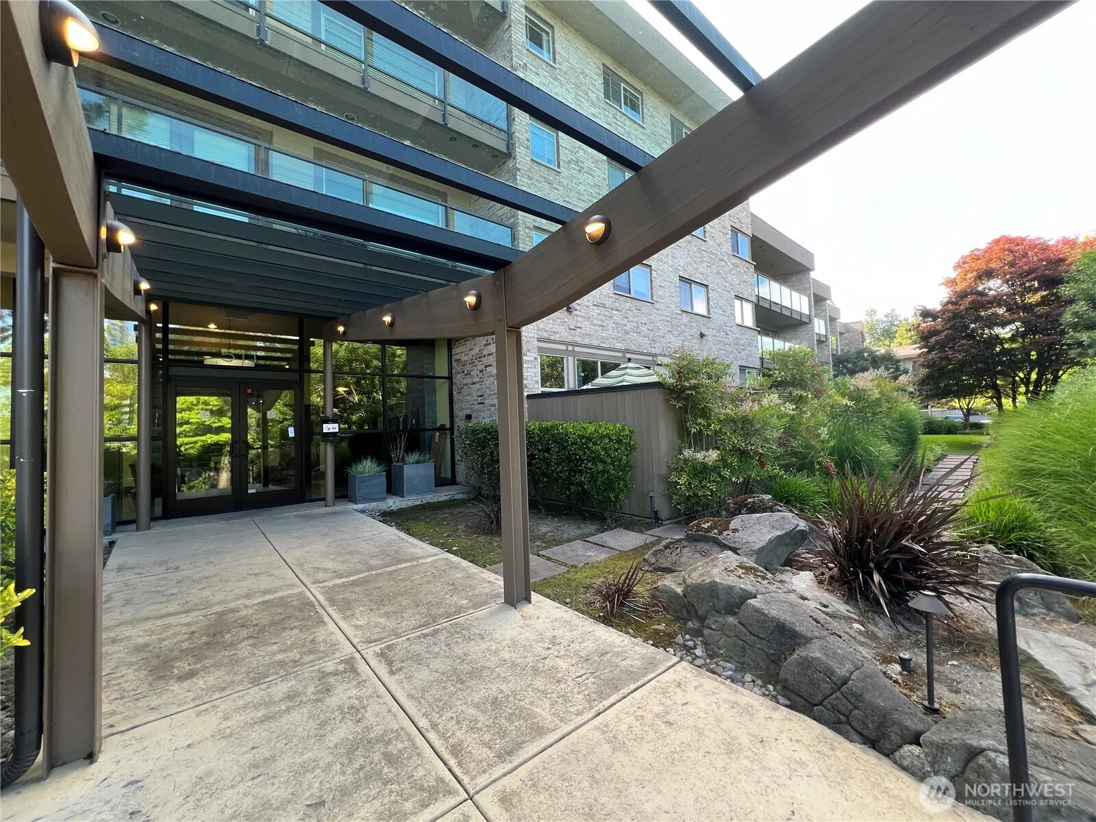 511 100th Avenue NE #107, Bellevue, WA 98004
