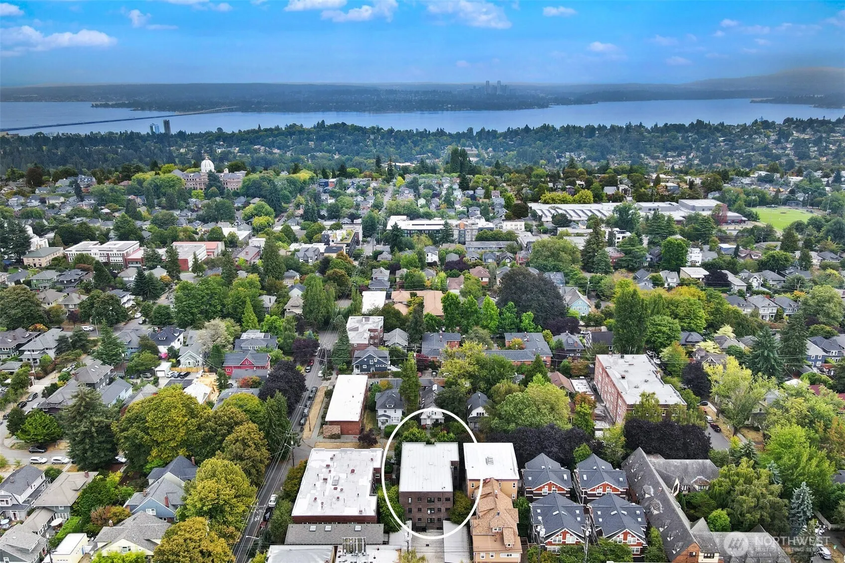 525 16th Avenue E #102, Seattle, WA 98112