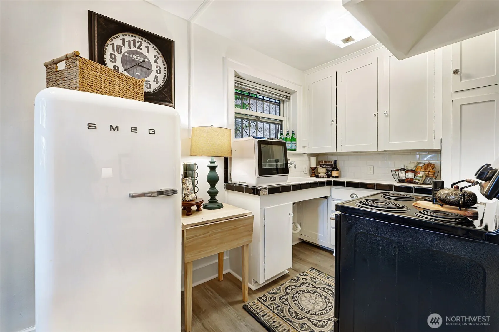 525 16th Avenue E #102, Seattle, WA 98112