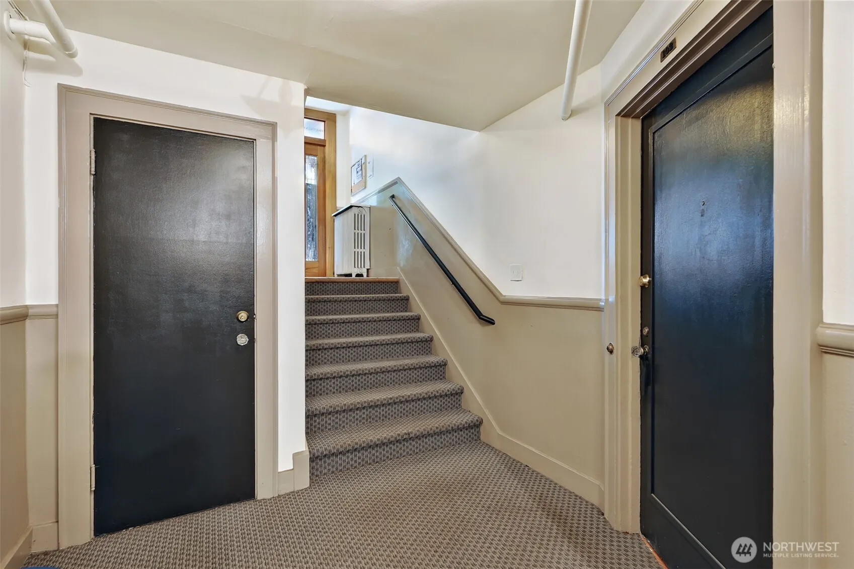525 16th Avenue E #102, Seattle, WA 98112