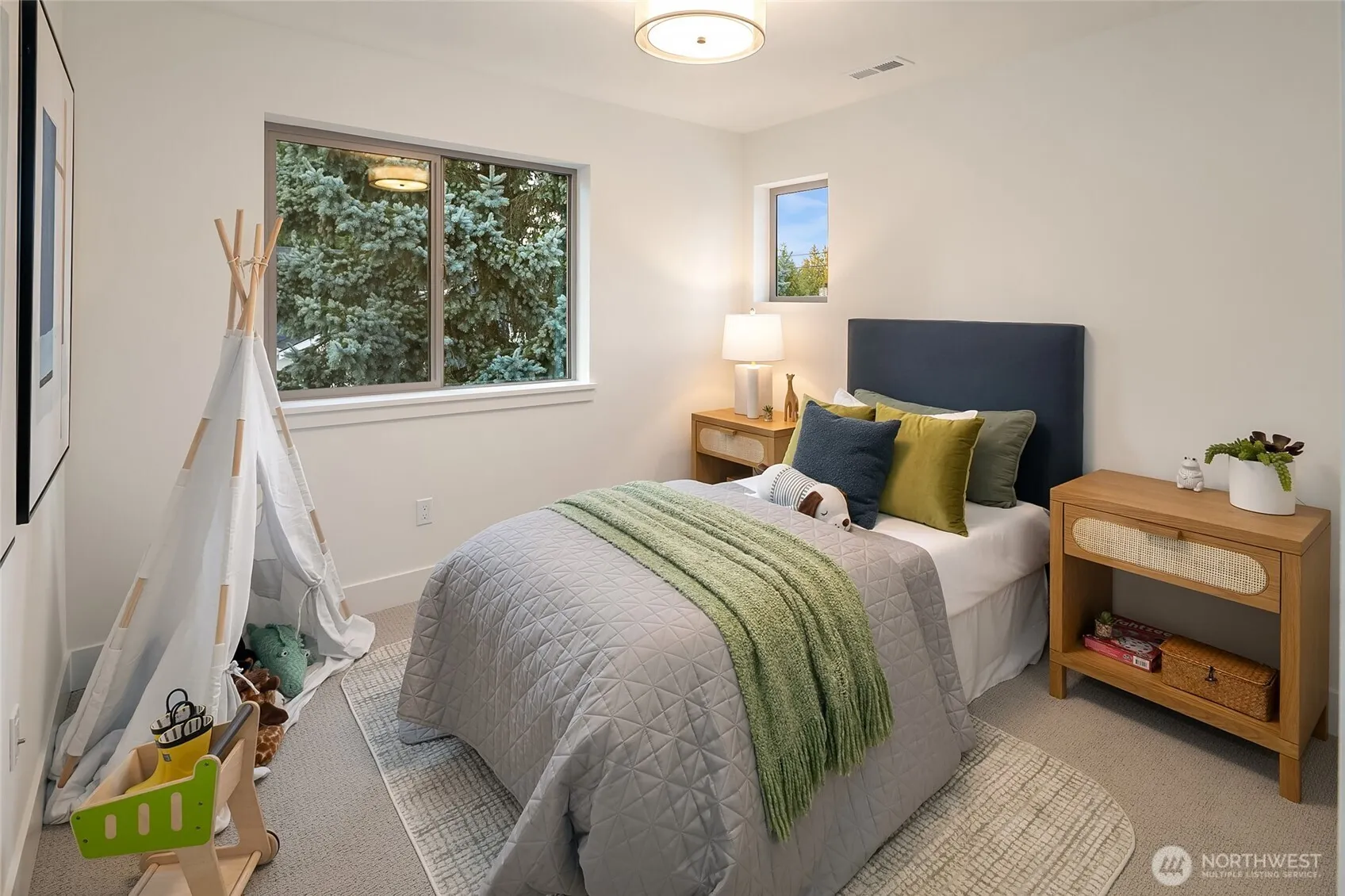 12917 NE 78th Place , Kirkland, WA 98033