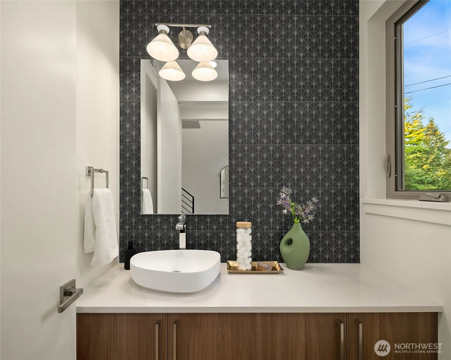 12917 NE 78th Place , Kirkland, WA 98033