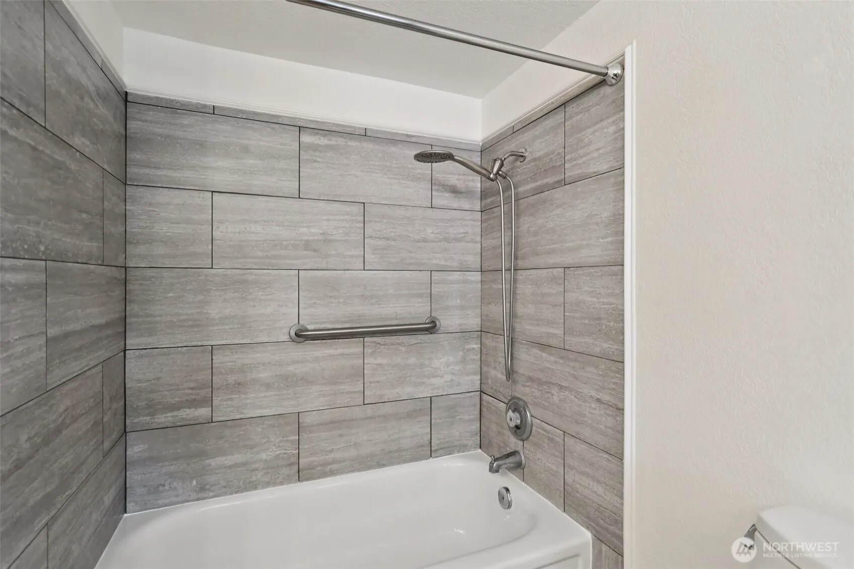 11620 100th Avenue NE #C212, Kirkland, WA 98034