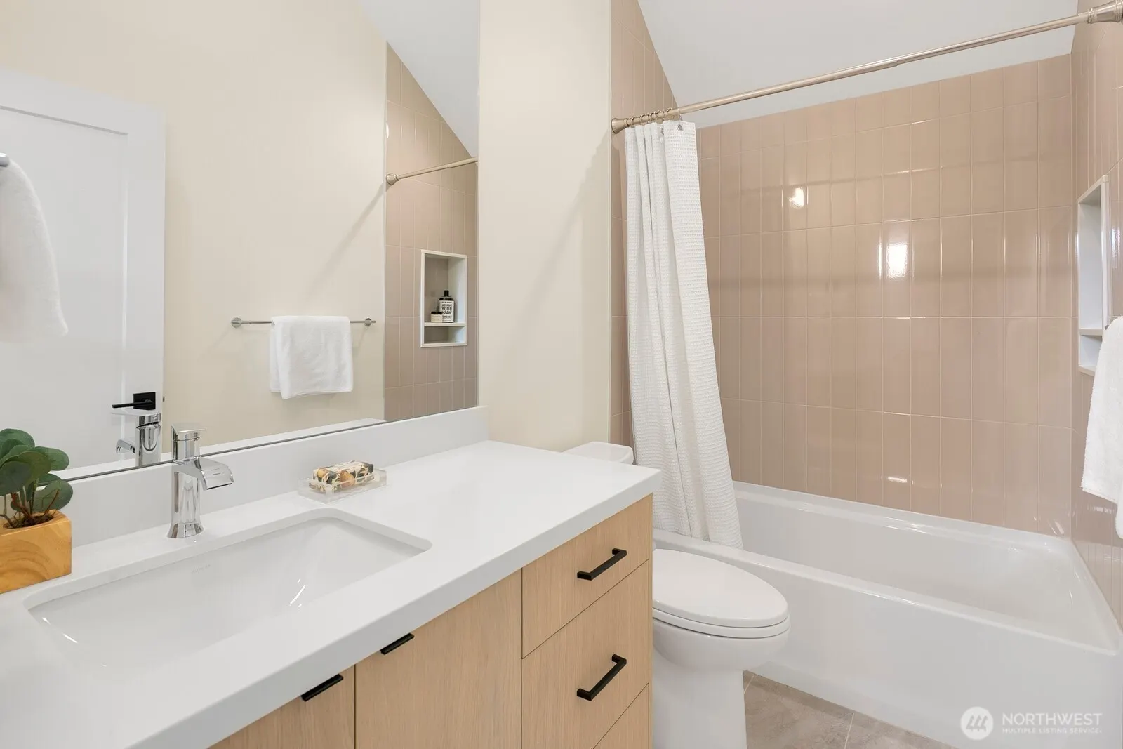 3814 NE 89th Street , Seattle, WA 98115