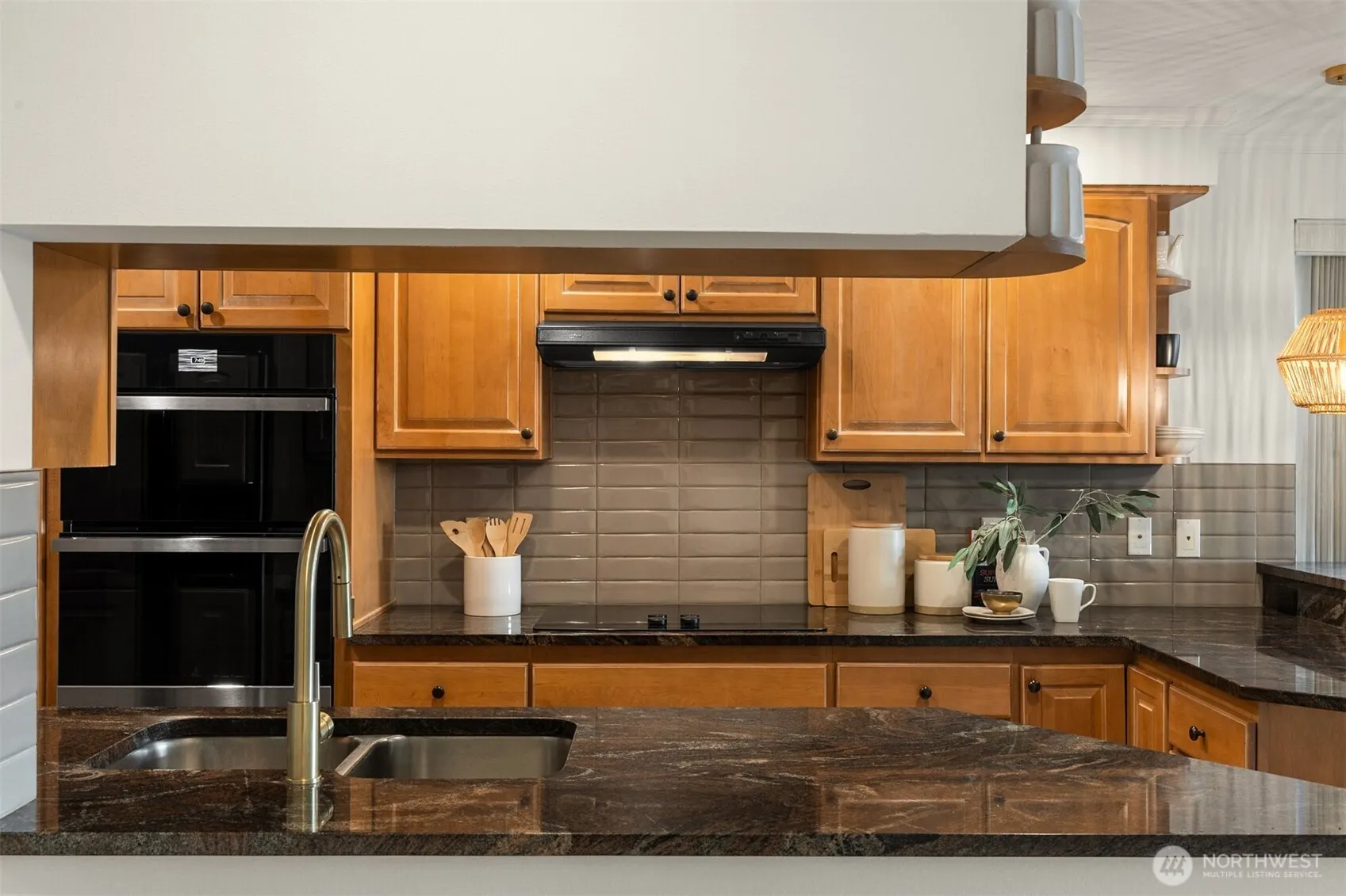 6620 Lake Washington Boulevard NE #101, Kirkland, WA 98033
