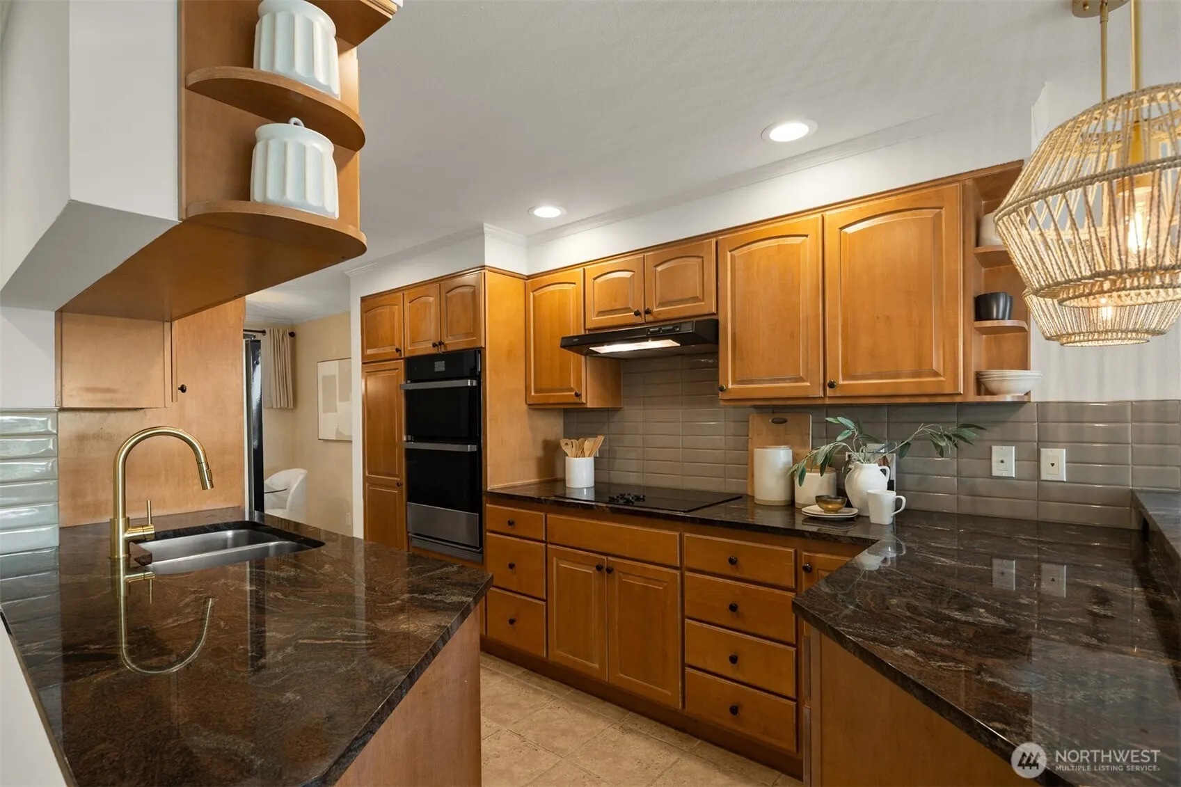 6620 Lake Washington Boulevard NE #101, Kirkland, WA 98033
