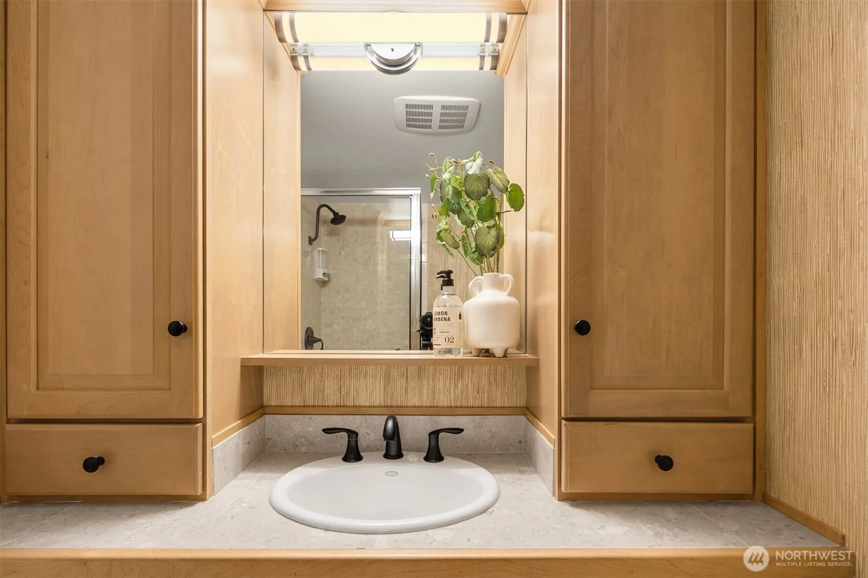 6620 Lake Washington Boulevard NE #101, Kirkland, WA 98033