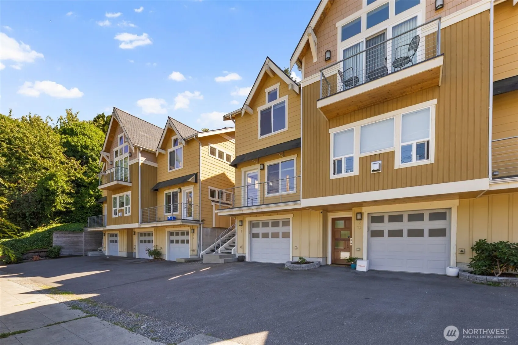 21 W Florentia Street , Seattle, WA 98119