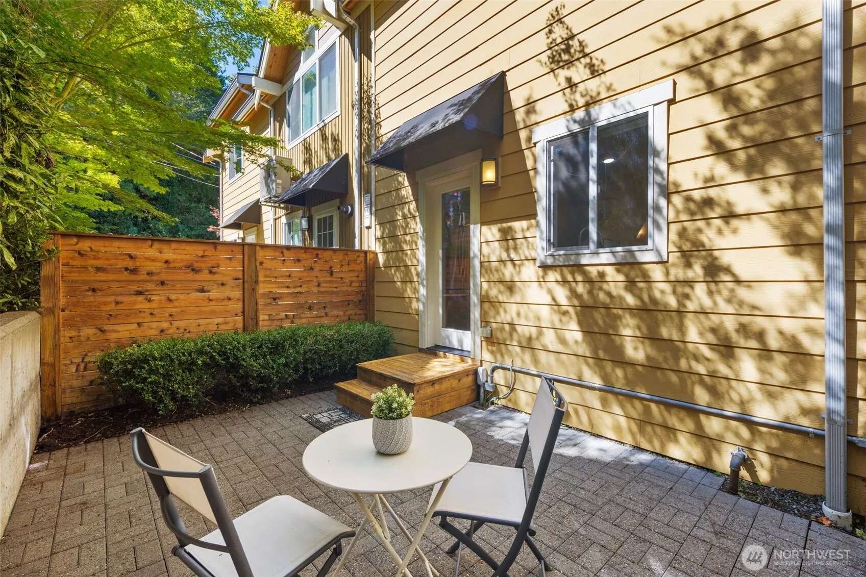 21 W Florentia Street , Seattle, WA 98119