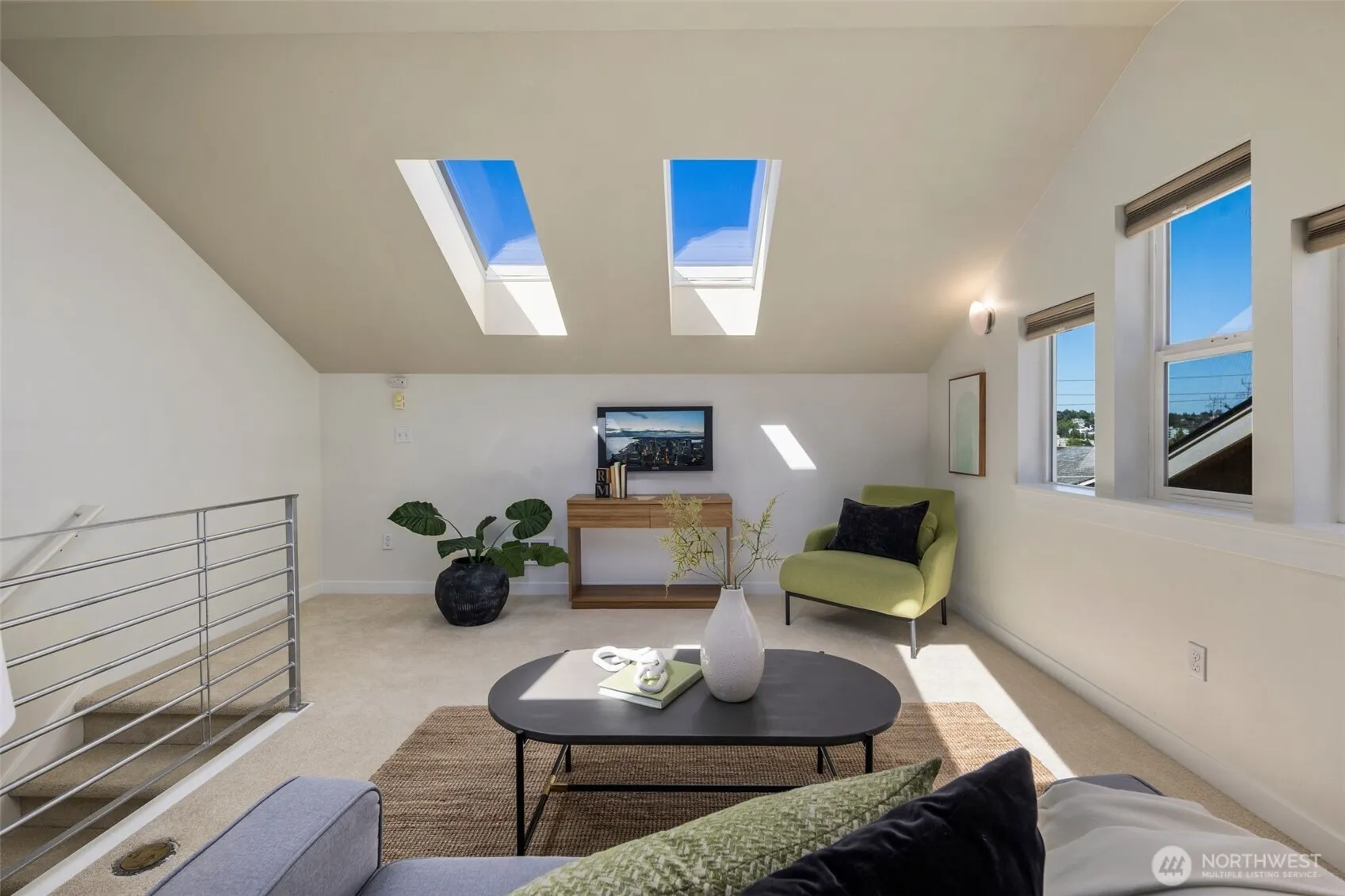 21 W Florentia Street , Seattle, WA 98119
