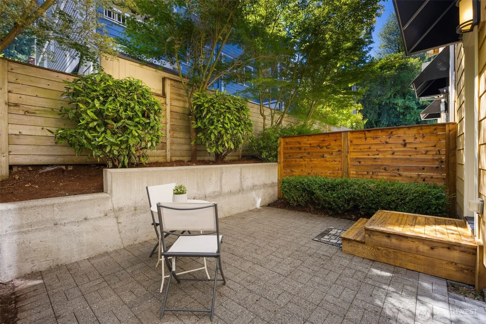 21 W Florentia Street , Seattle, WA 98119