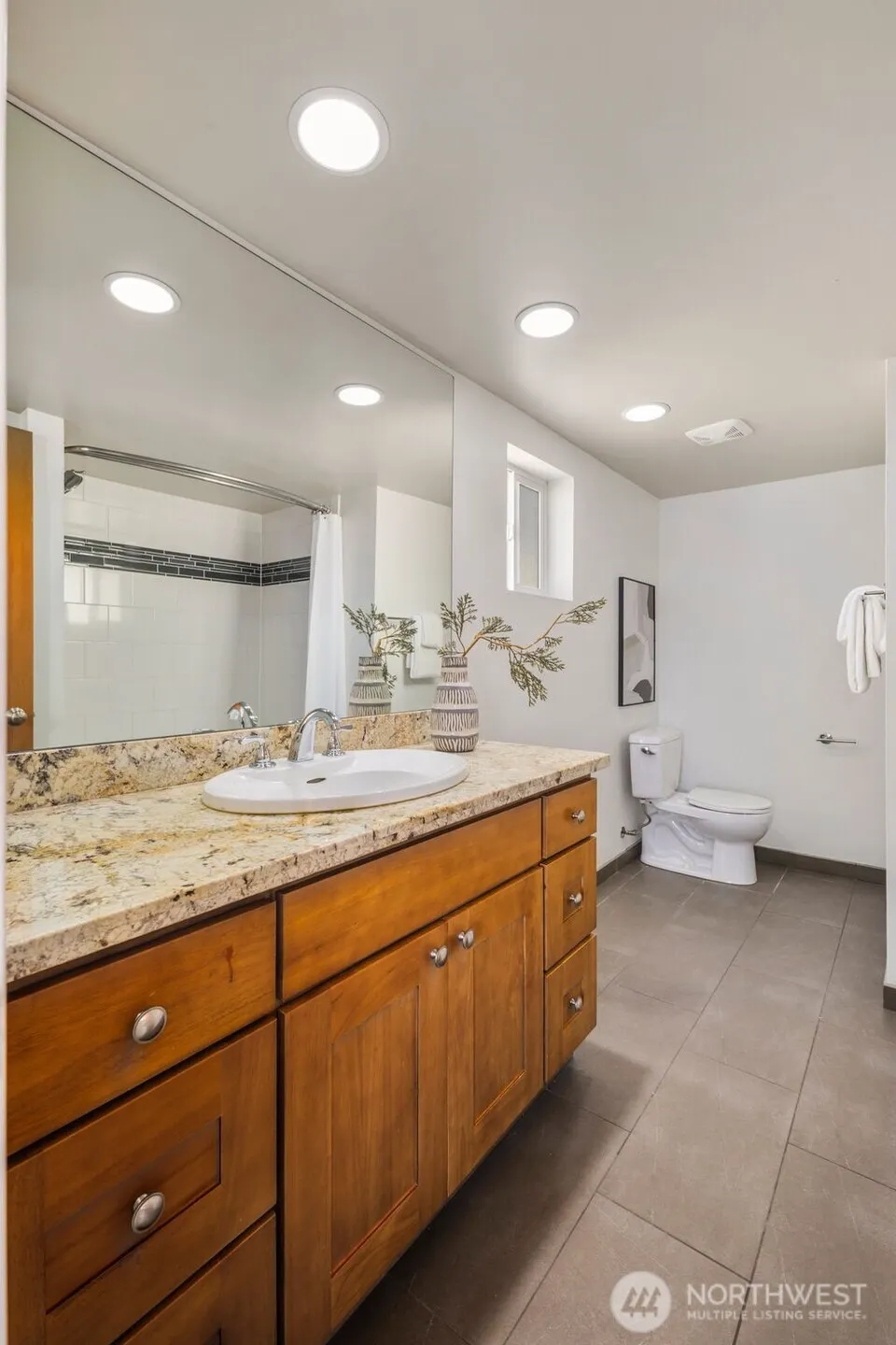 21 W Florentia Street , Seattle, WA 98119