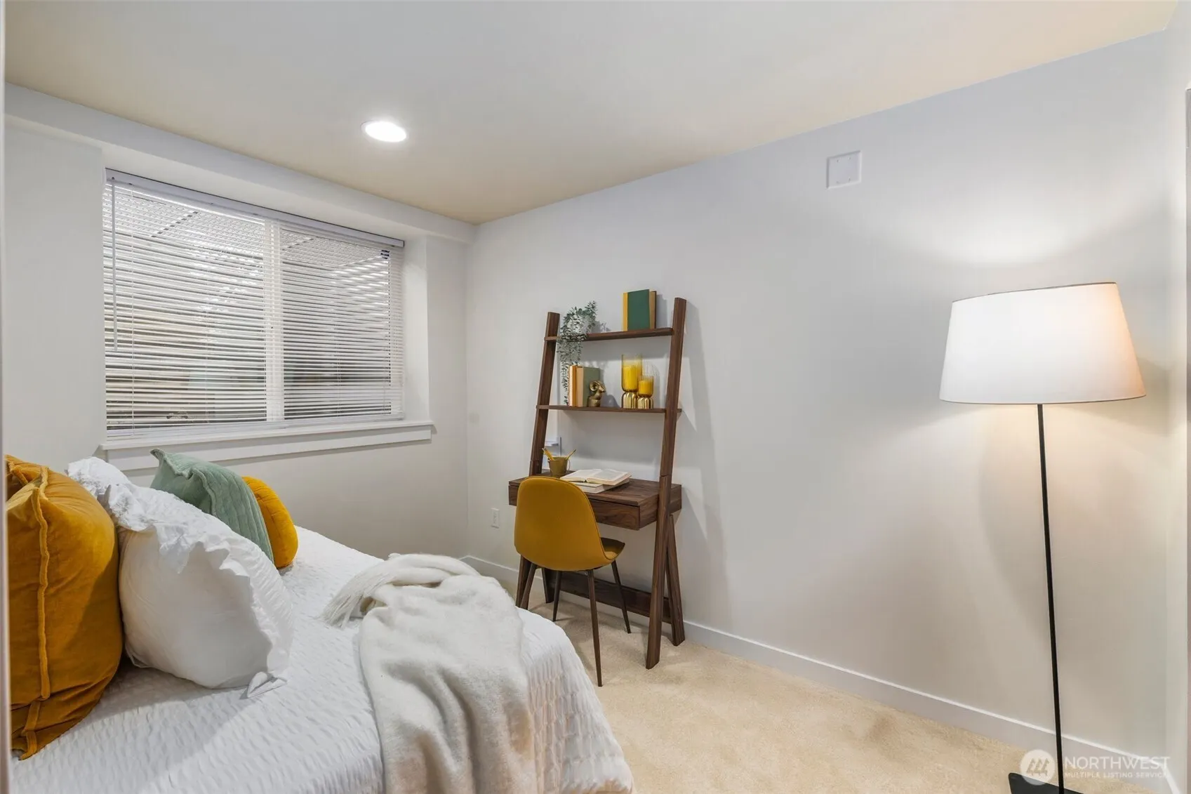 21 W Florentia Street , Seattle, WA 98119
