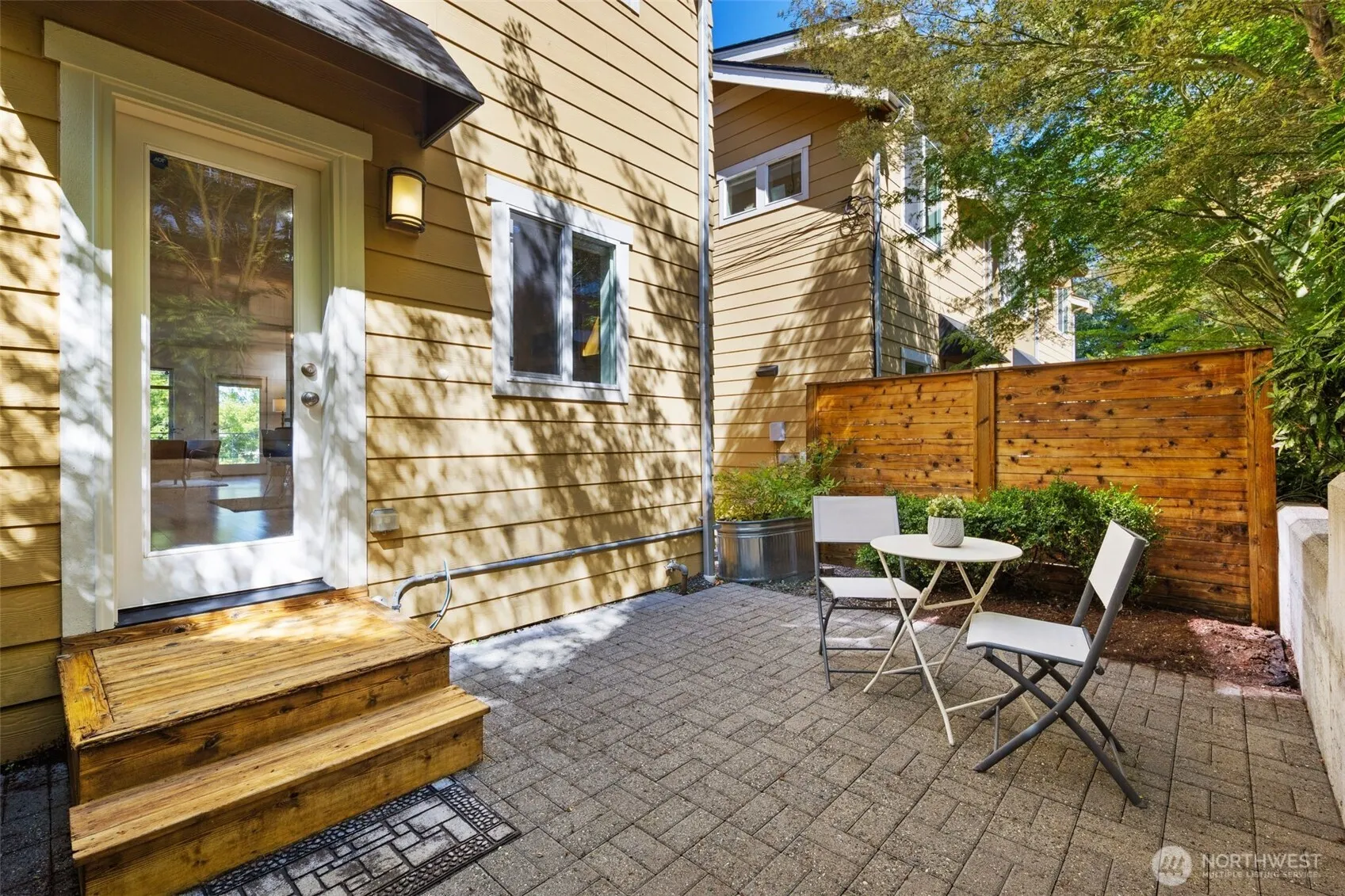 21 W Florentia Street , Seattle, WA 98119