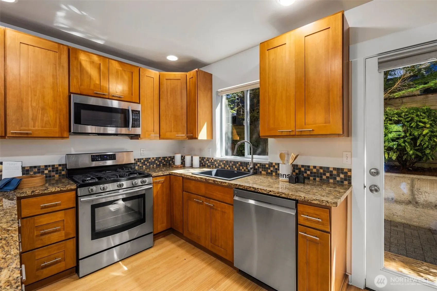 21 W Florentia Street , Seattle, WA 98119