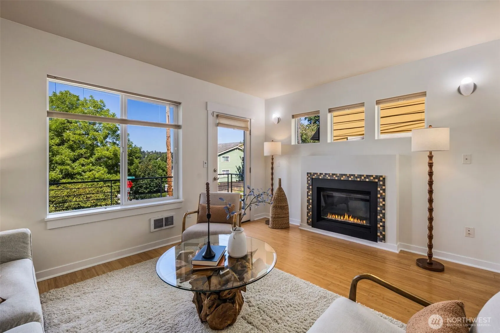 21 W Florentia Street , Seattle, WA 98119