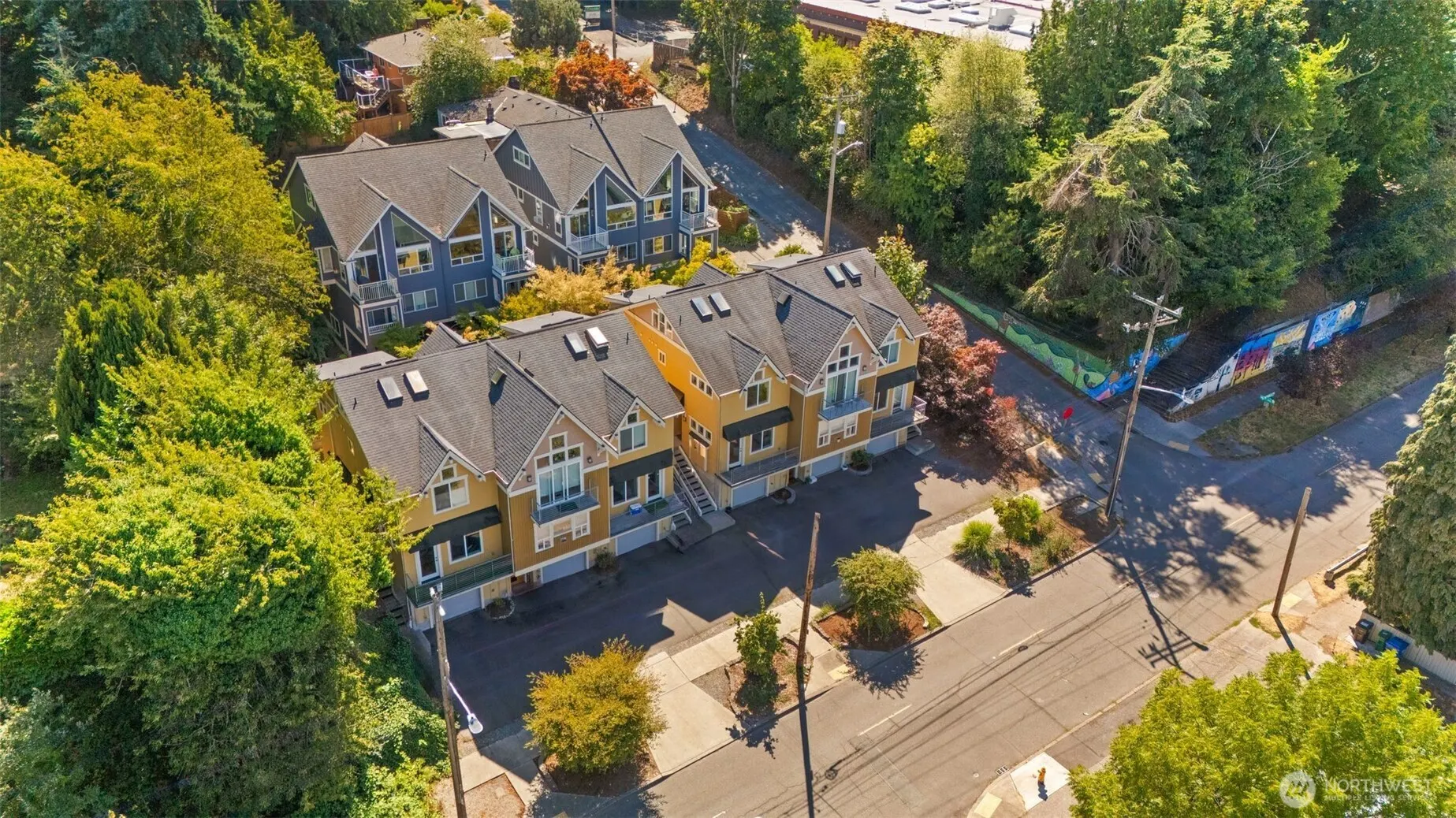 21 W Florentia Street , Seattle, WA 98119