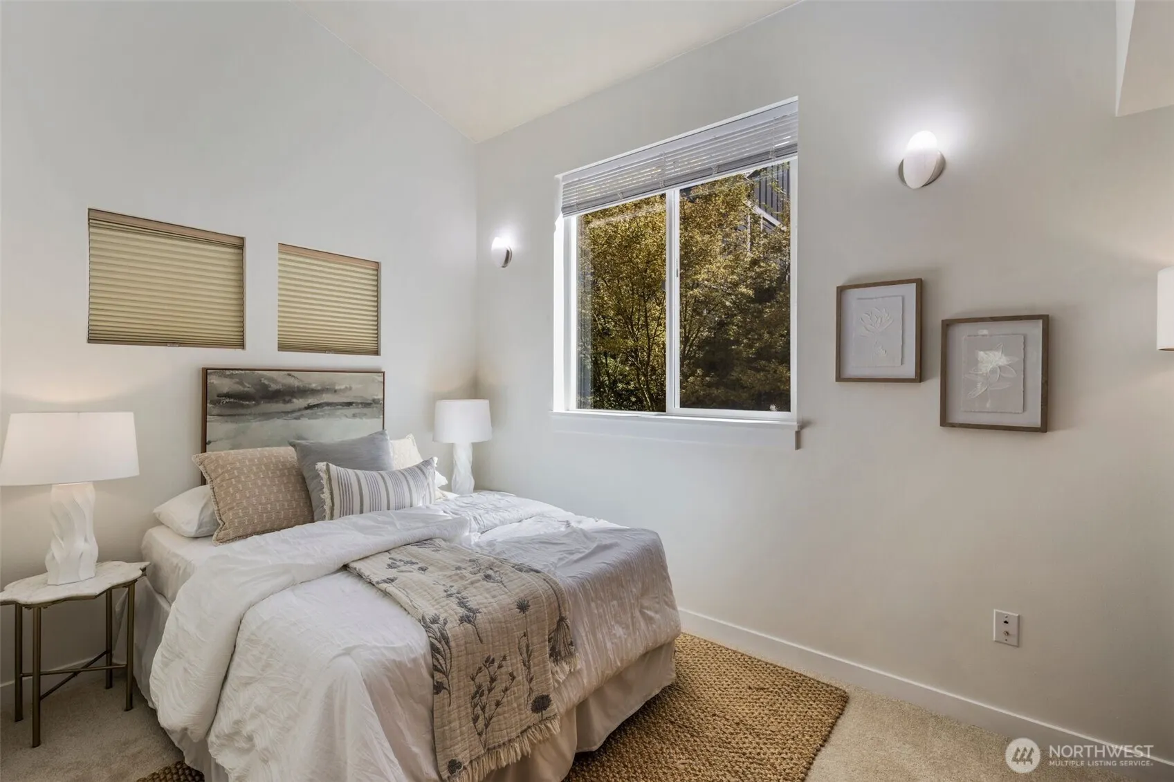 21 W Florentia Street , Seattle, WA 98119