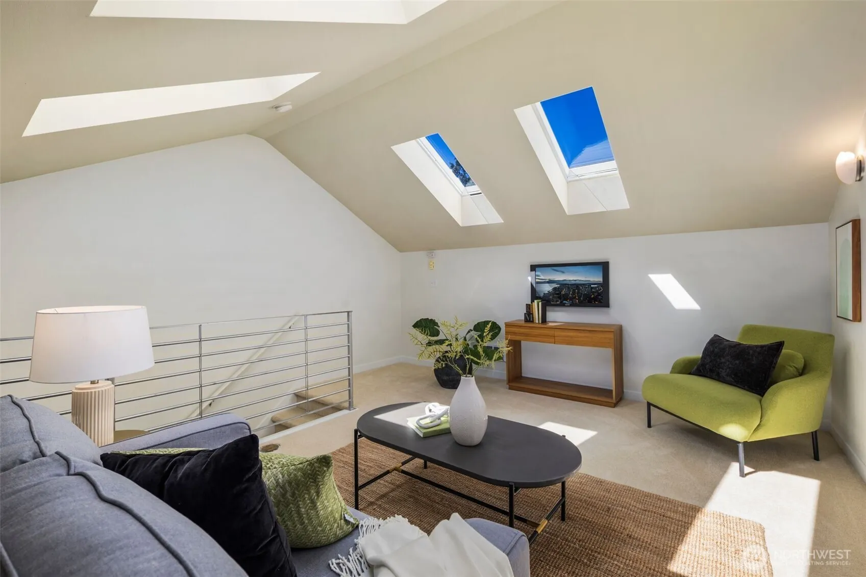 21 W Florentia Street , Seattle, WA 98119