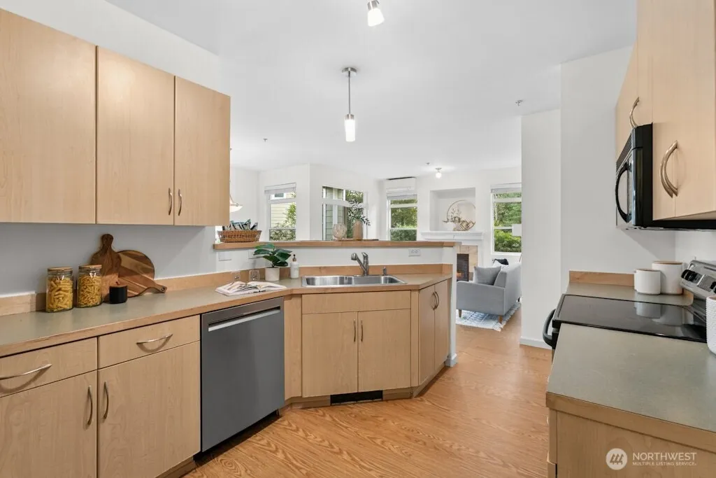572 241st Lane SE, Sammamish, WA 98074