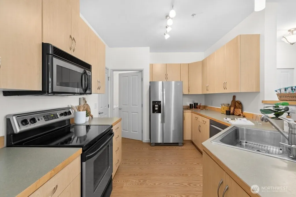 572 241st Lane SE, Sammamish, WA 98074