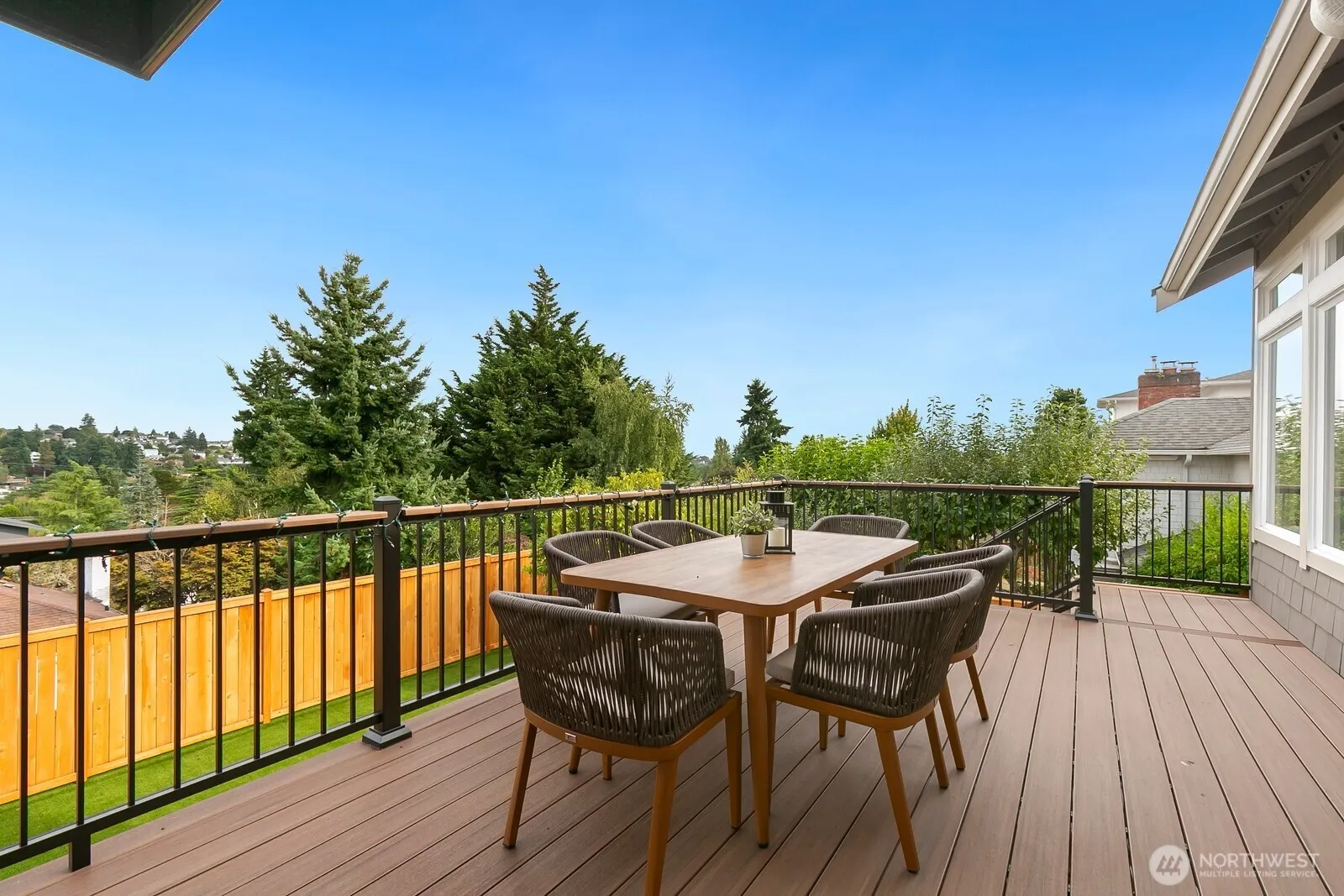3016 37th Avenue W, Seattle, WA 98199
