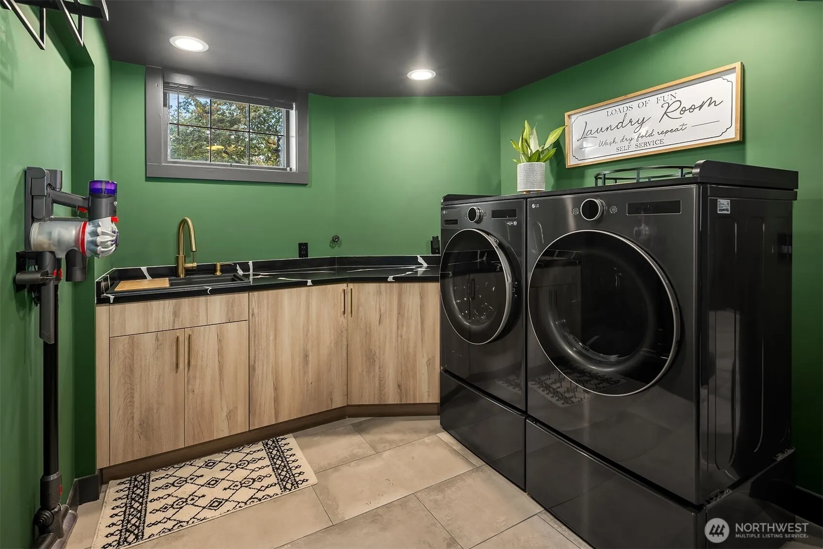 2459 Montavista Place W, Seattle, WA 98199
