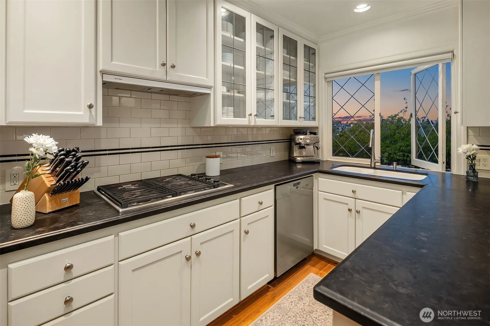 2459 Montavista Place W, Seattle, WA 98199