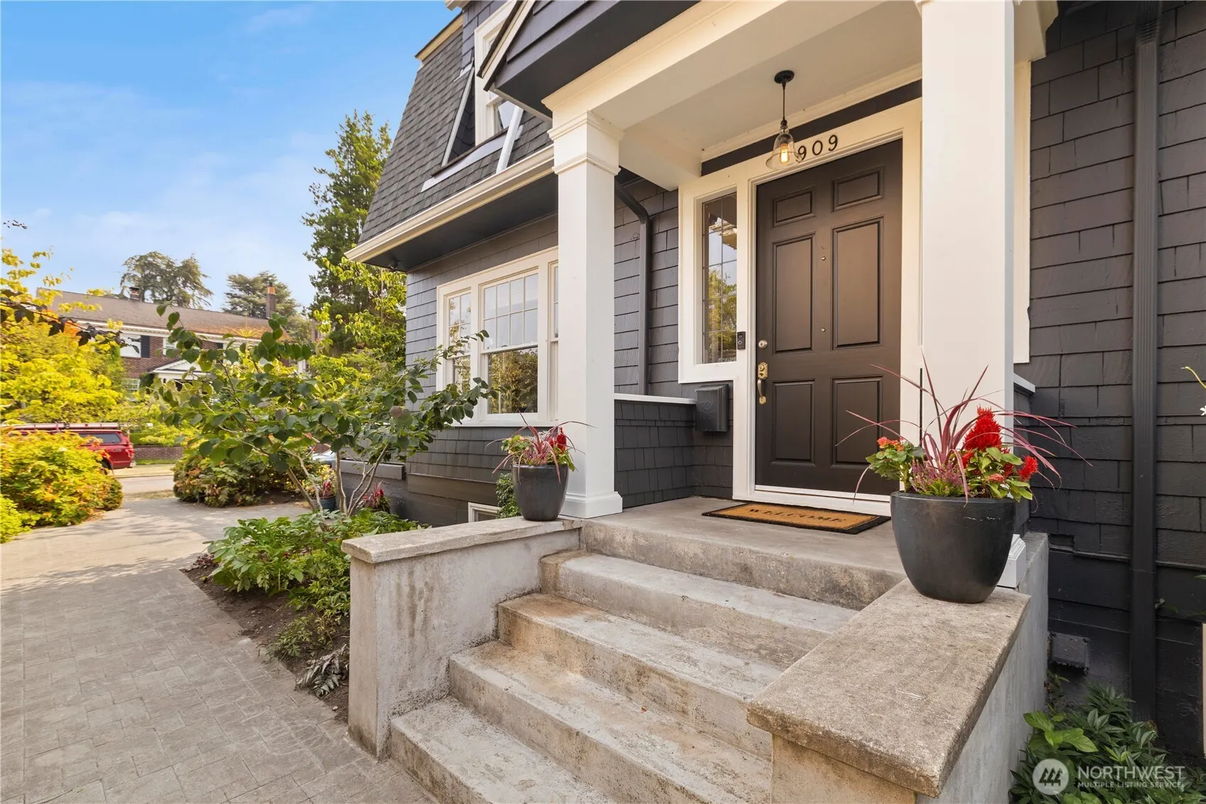 909 21st Avenue E, Seattle, WA 98112