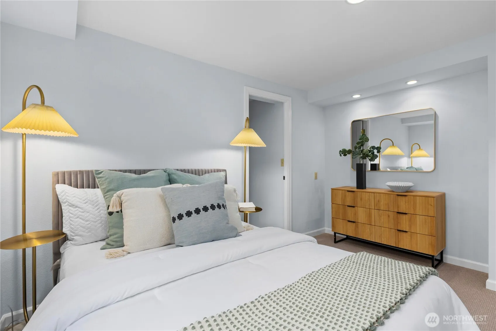 909 21st Avenue E, Seattle, WA 98112