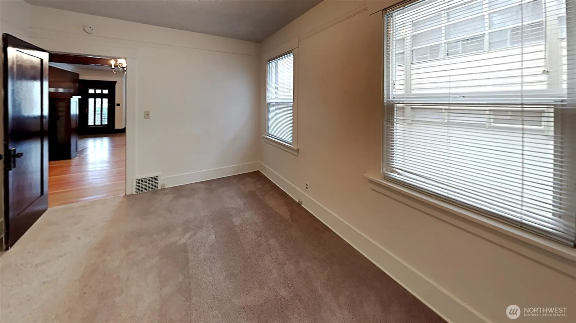 914 N 40th Street , Seattle, WA 98103