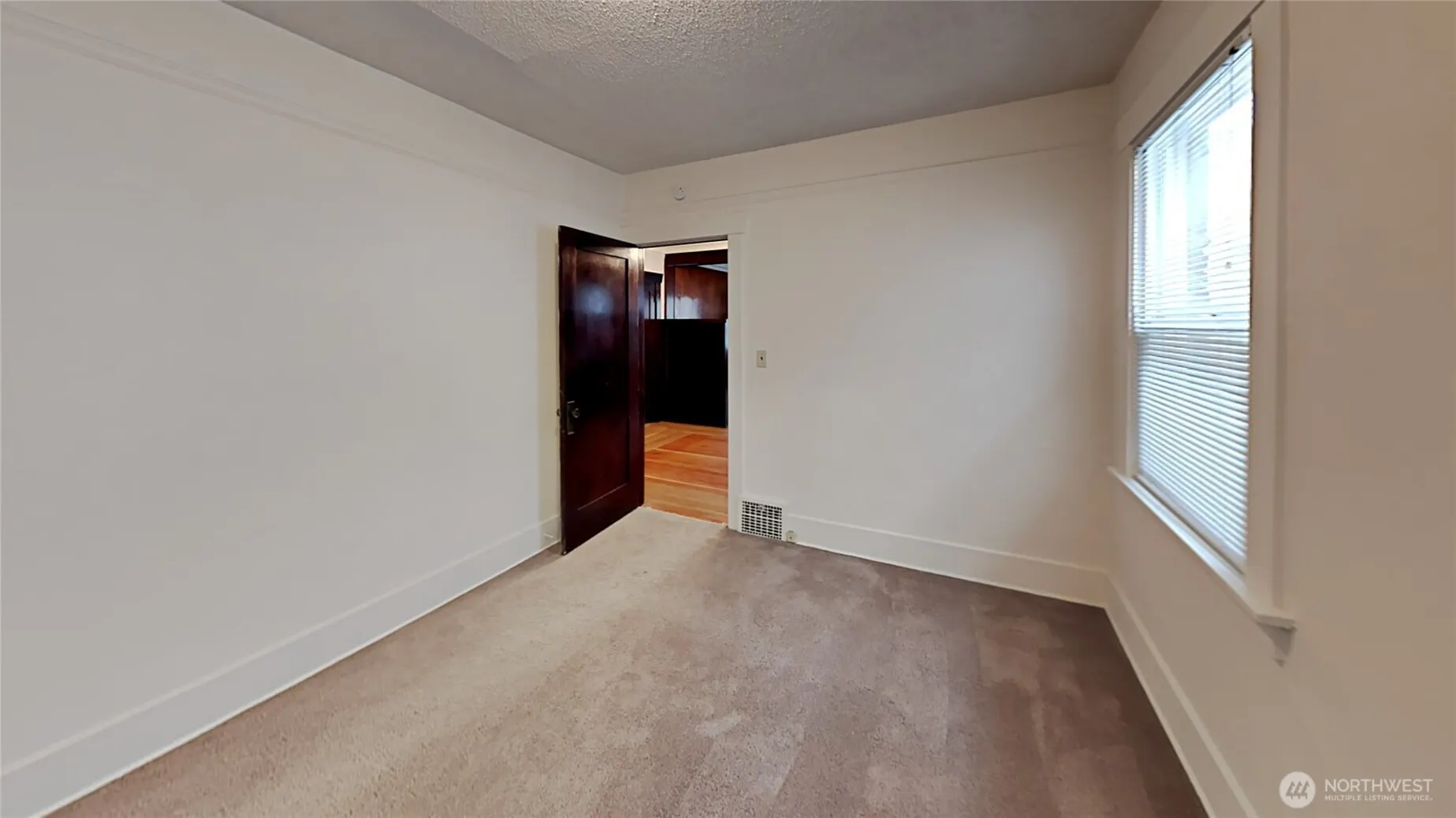 914 N 40th Street , Seattle, WA 98103