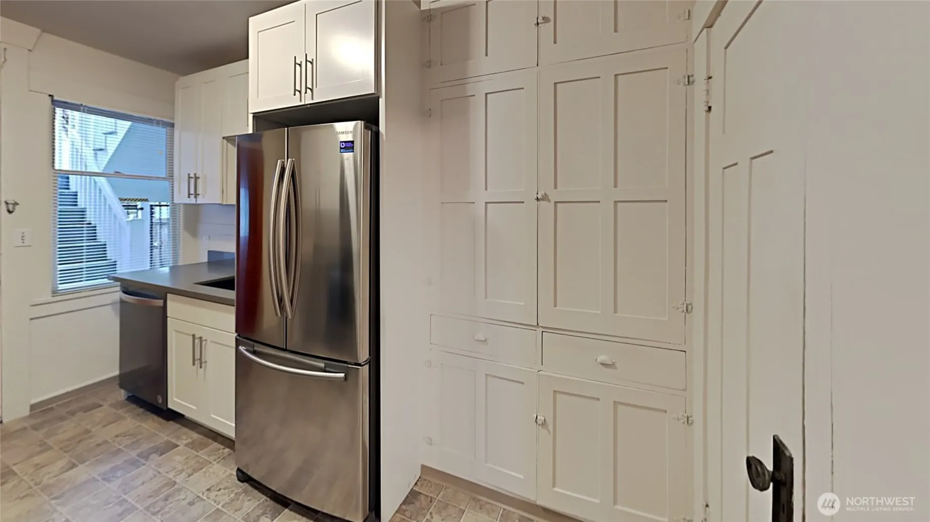 914 N 40th Street , Seattle, WA 98103