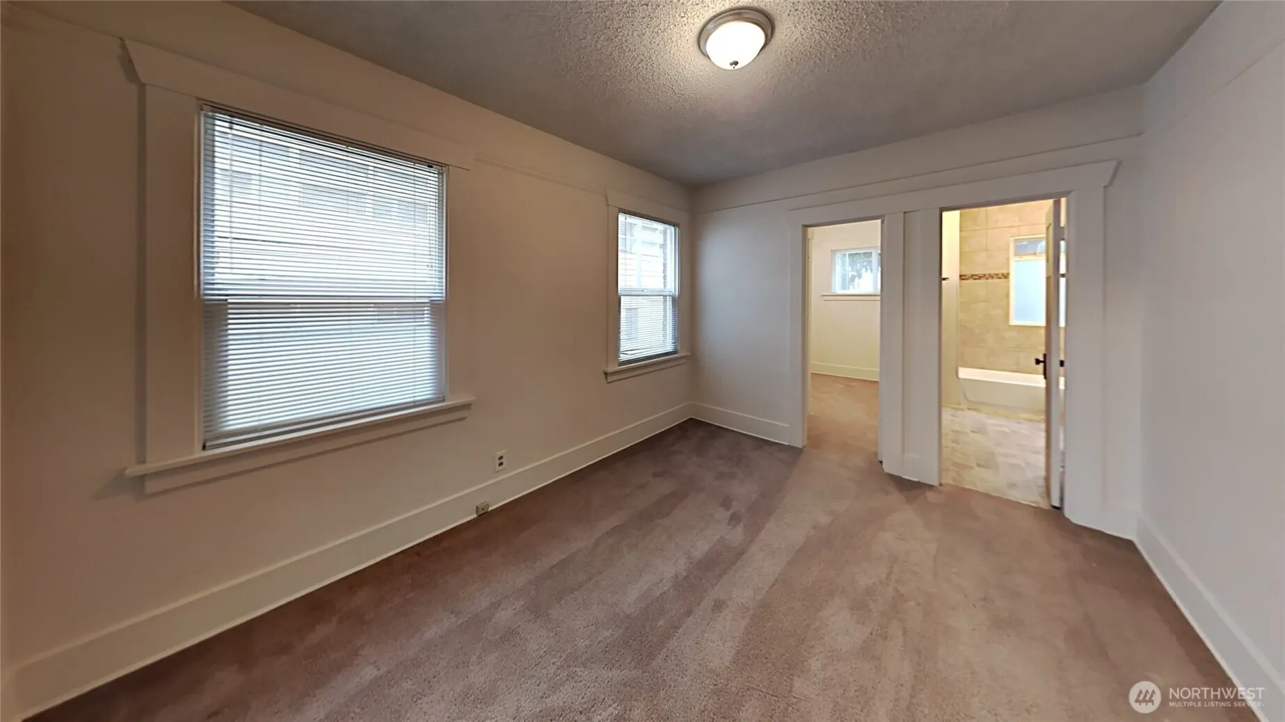 914 N 40th Street , Seattle, WA 98103