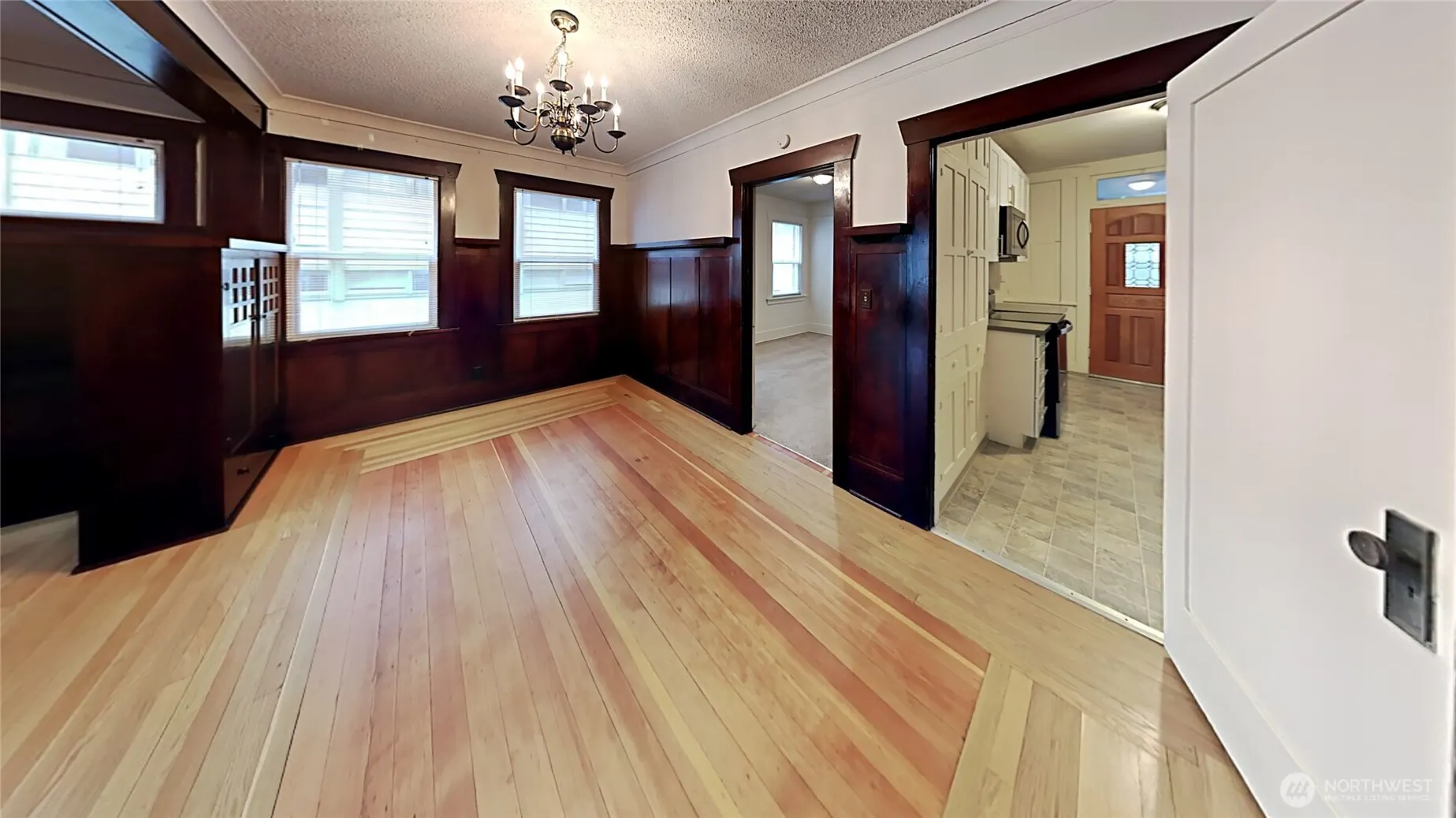 914 N 40th Street , Seattle, WA 98103