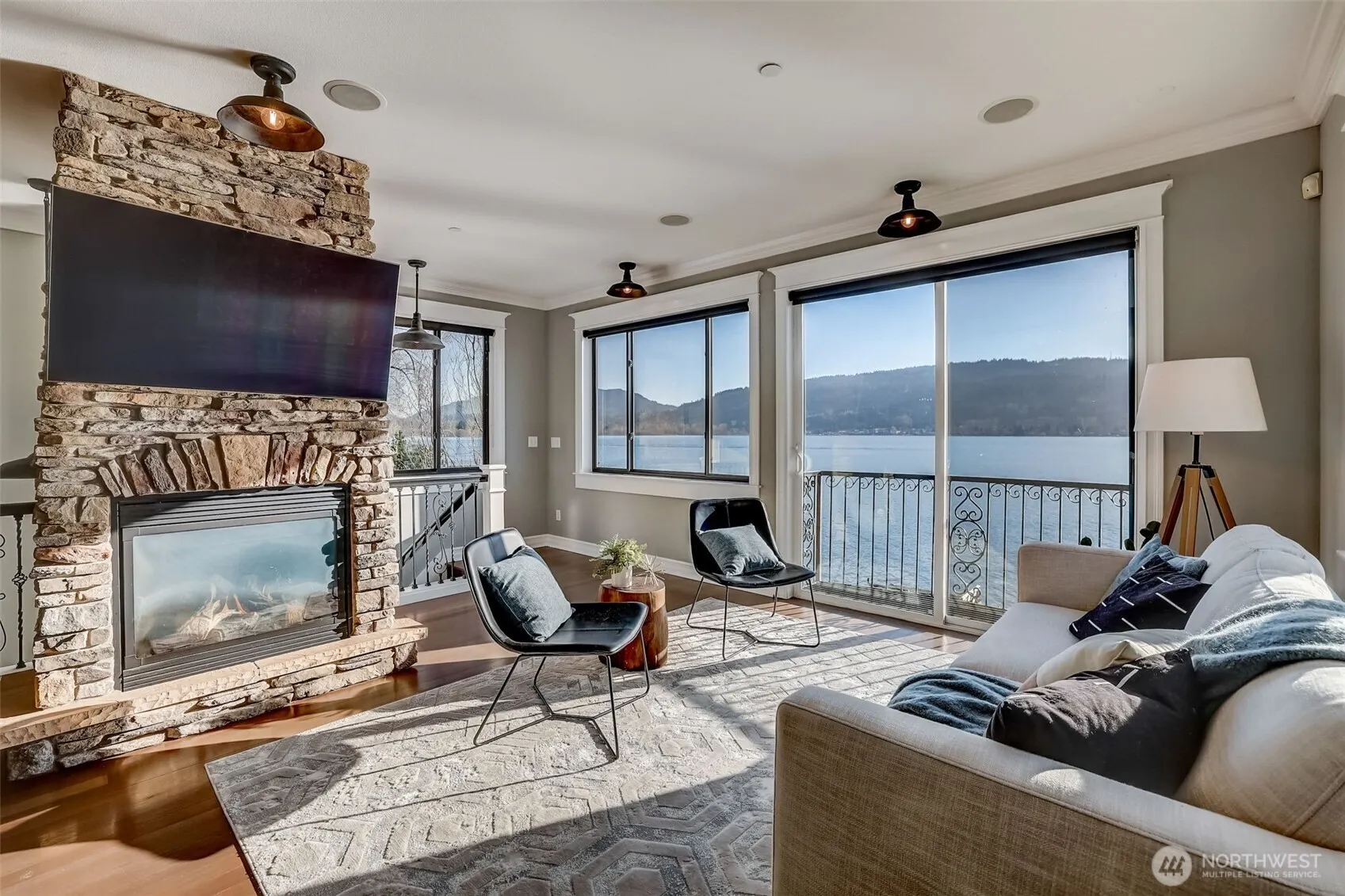 4013 E Lake Sammamish Shore Lane , Sammamish, WA 98075
