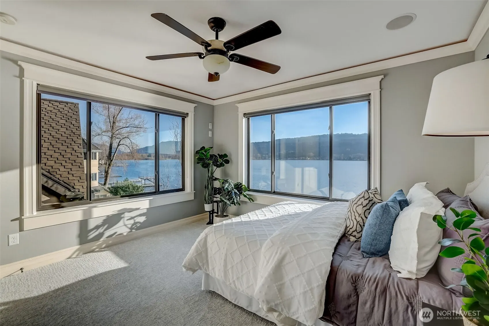 4013 E Lake Sammamish Shore Lane , Sammamish, WA 98075