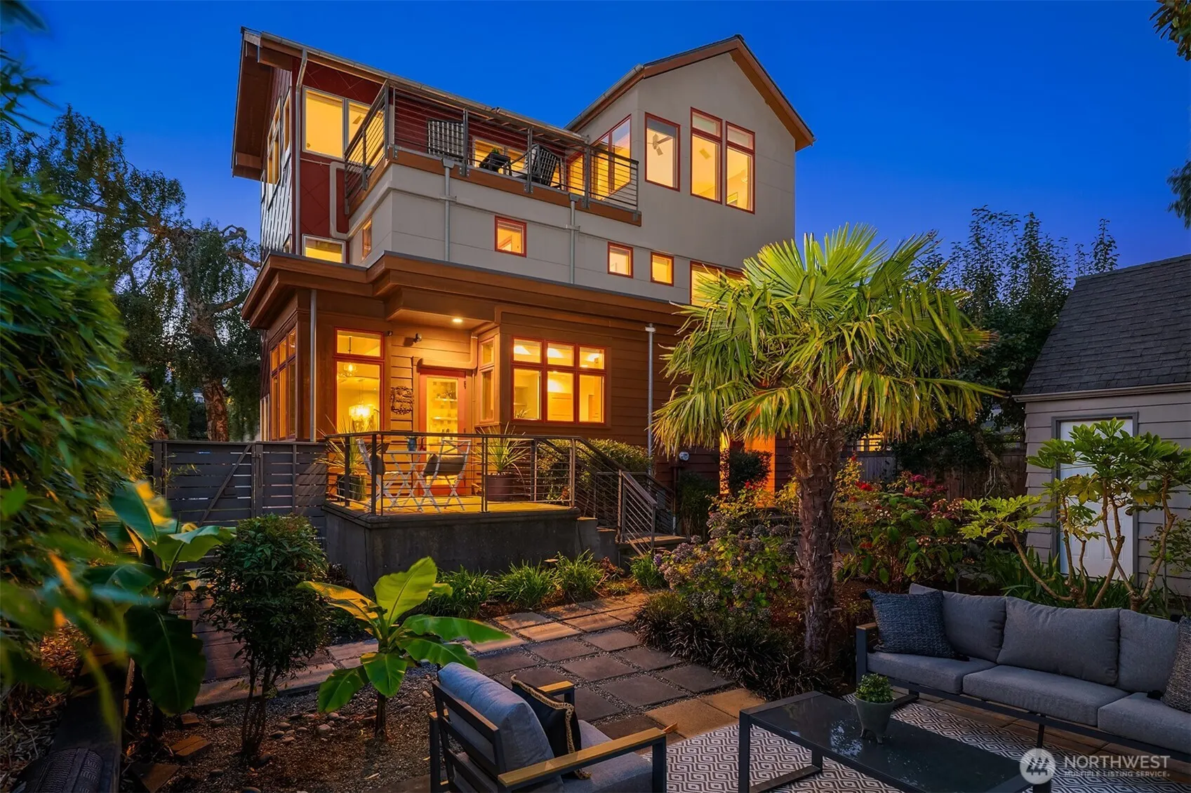 2252 Viewmont Way W, Seattle, WA 98199