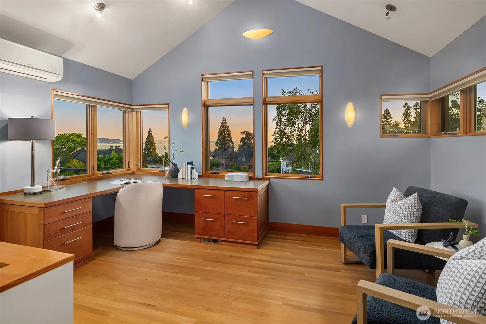 2252 Viewmont Way W, Seattle, WA 98199